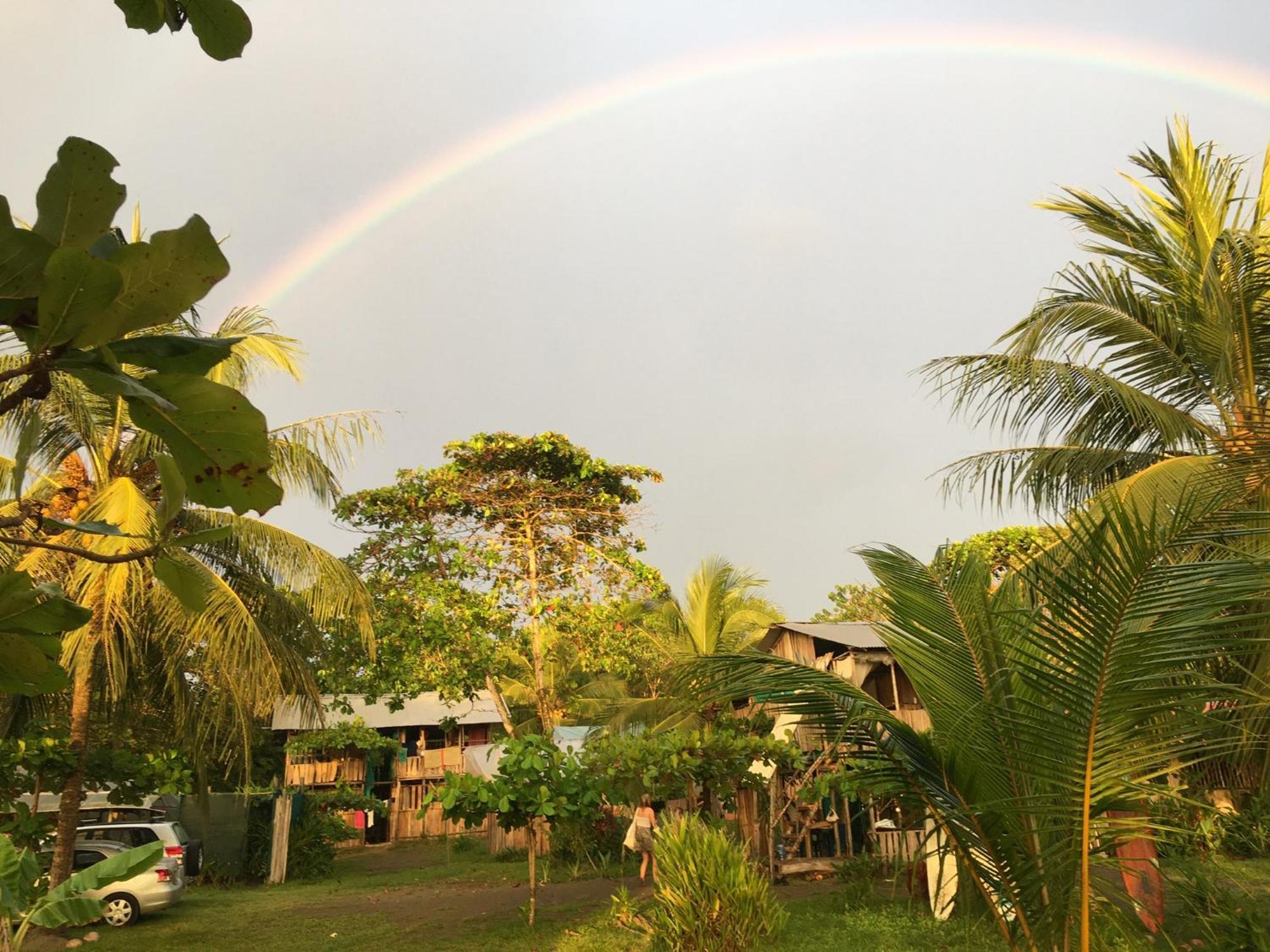 Hotel Miguel Surf Camp Quepos Esterno foto